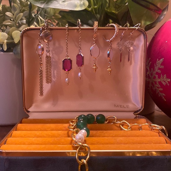 Meet your Posher, Julie - Picture 2 of 3